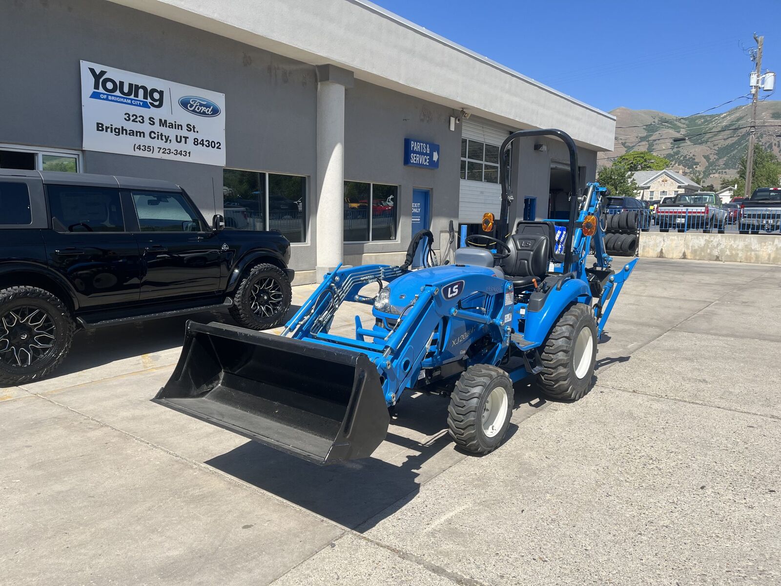 LS Tractor XJ2025H With Loader and Backhoe
