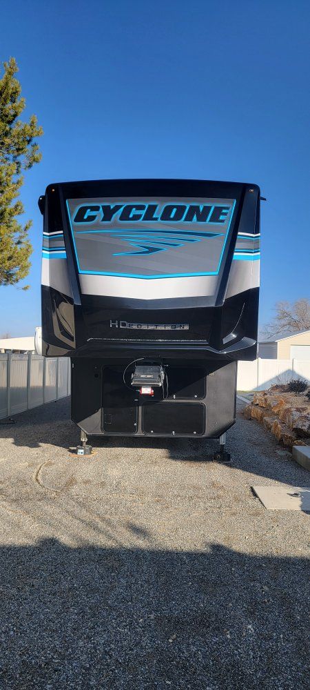 PRICE REDUCED, Heartland Cyclone 4014C Toy Hauler Fifth Wheel RV - 14' Garage