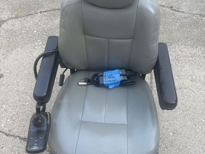 Up for sale this electric chair for parts or repair the rear wheels are broken as you can see in the picture charger is included