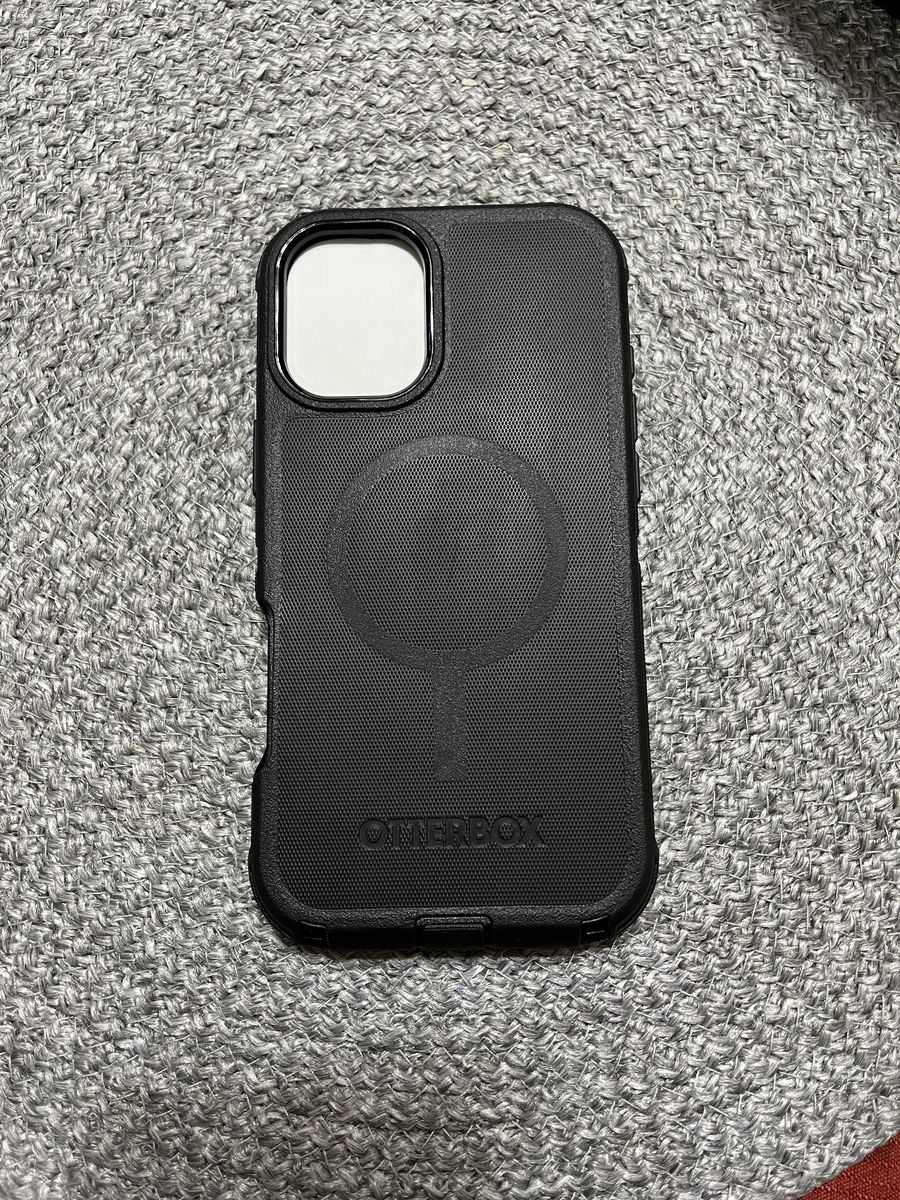 Black OtterBox Defender Case iPhone 16 Plus