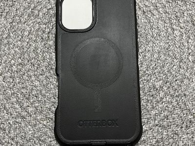 Black OtterBox Defender Case iPhone 16 Plus