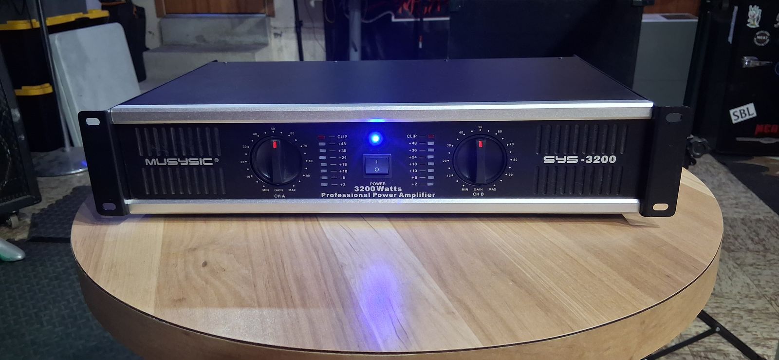 MUSYSIC 3200 WATT POWER AMPLITIER **LIKE NEW**