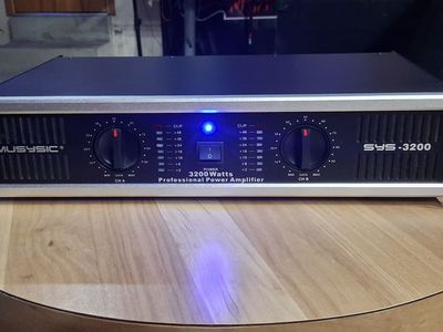 MUSYSIC 3200 WATT POWER AMPLITIER **LIKE NEW**
