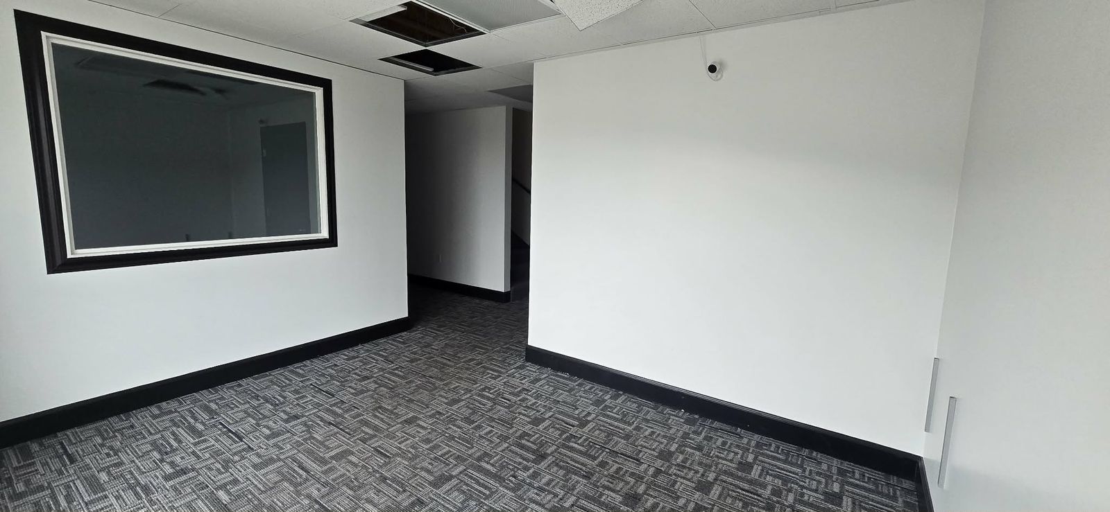 Office/warehouse flex space for lease