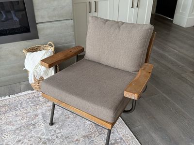 Accent chair