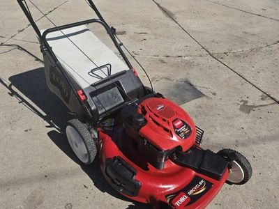 Toro self propelled lawn mower w Briggs power!