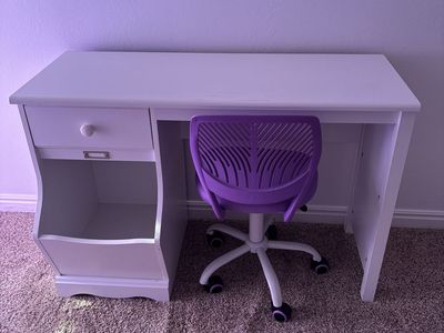 Child desk
