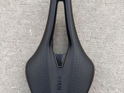 150 Fi’zi:k saddle