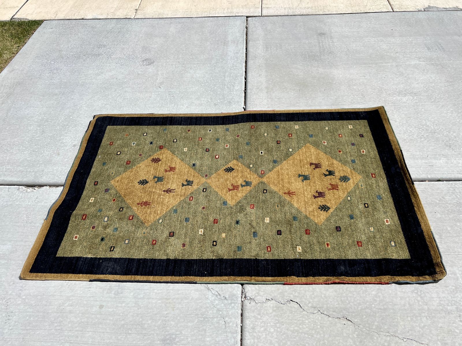 Area Rug  5' x 8'