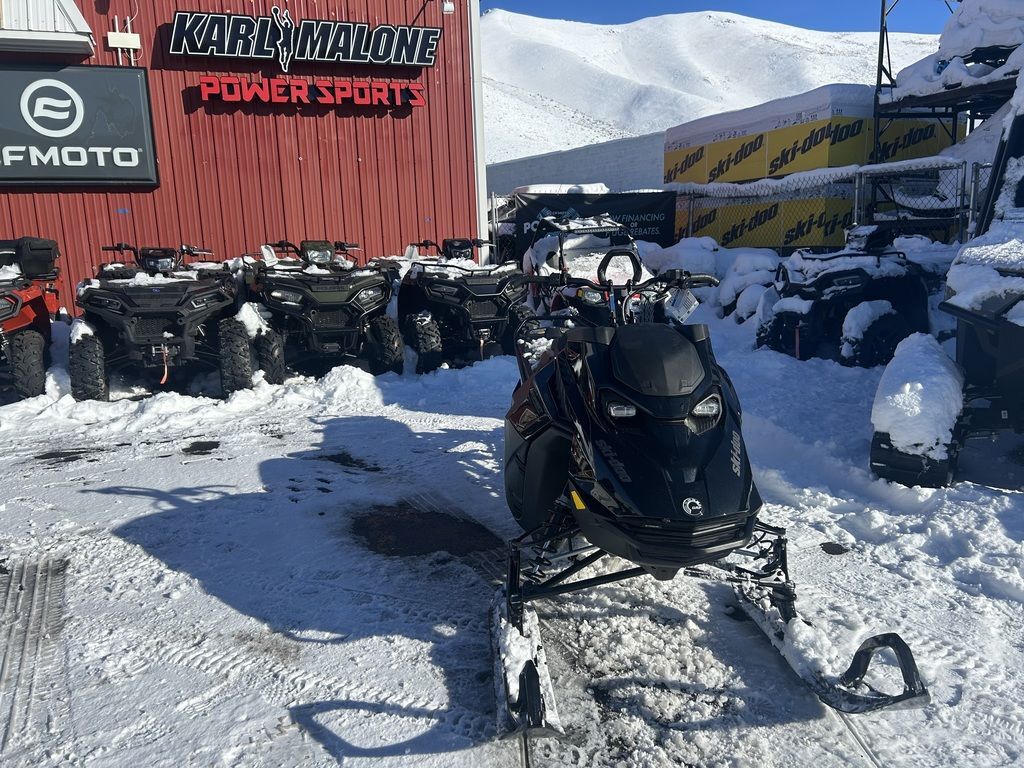 2025 Ski-Doo Summit® Adrenaline® with Edge Package 850 E-TEC 154 SS H_Alt Powder 3.0_Bla