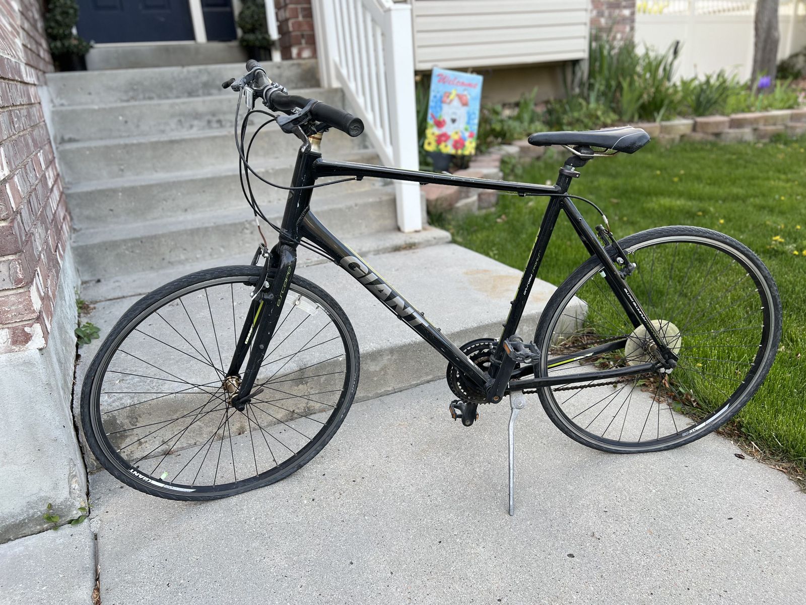 Giant On Road Sports Escape Road Bike