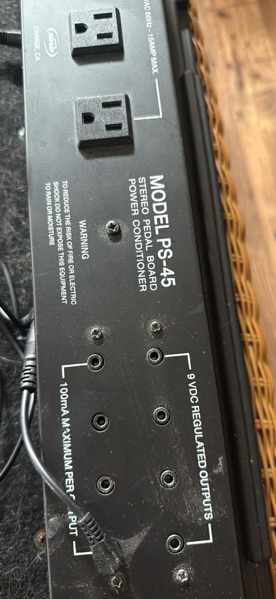 SKB Model PS-45 Stereo Pedal Board Power Conditioner with Hard Case