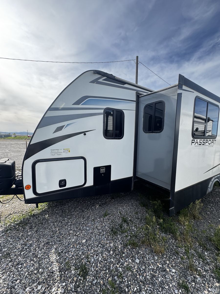Bumper Pull Trailer Camper Like-new