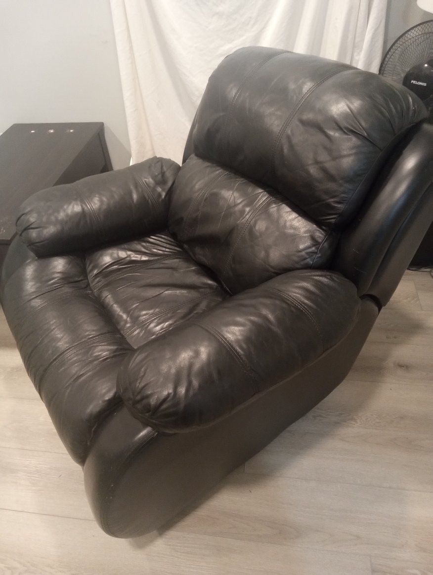 Black Leather Recliner Armchair - Plush Comfort, Manual Recline