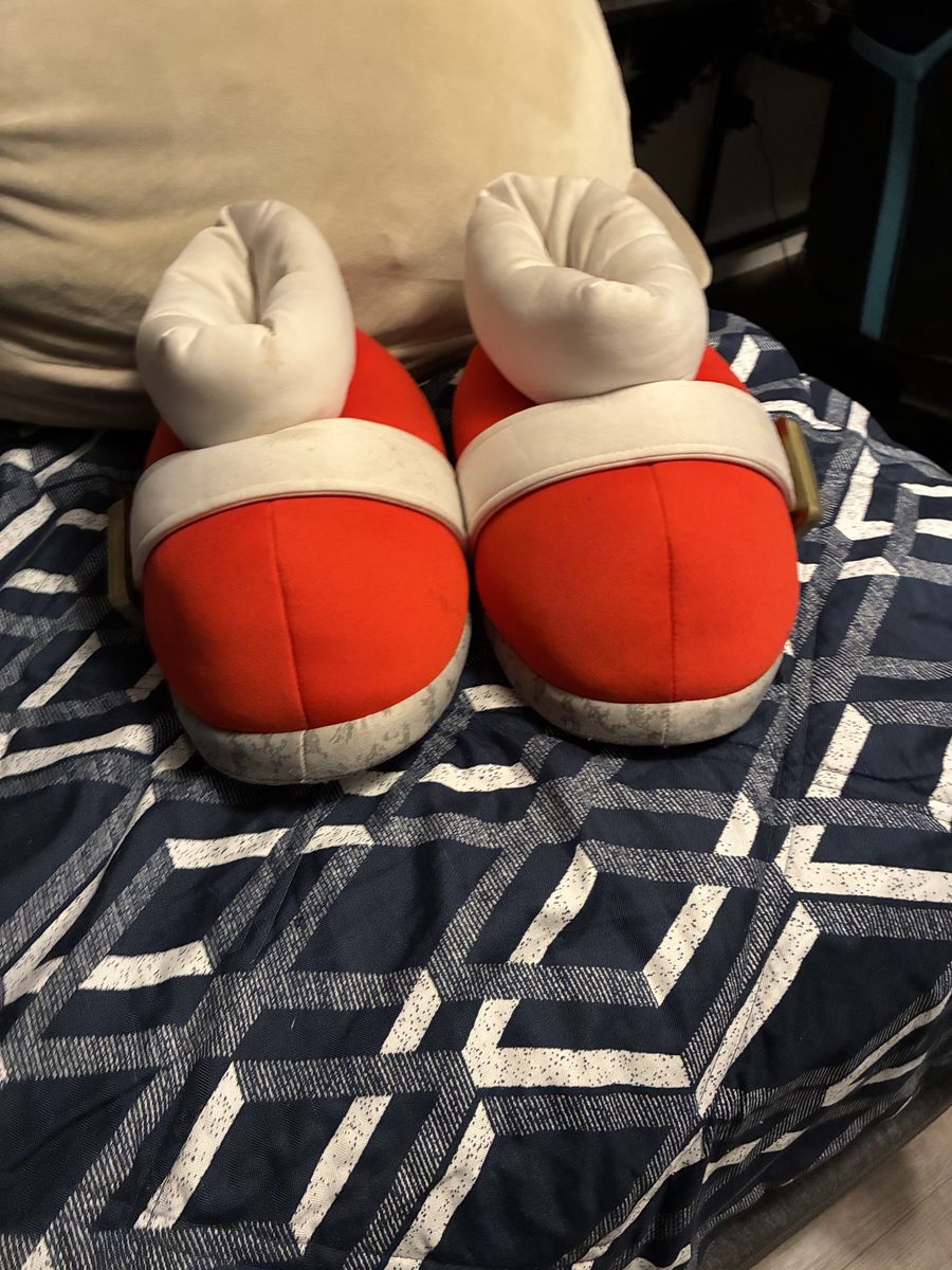 Plush Sonic the Hedgehog Slippers - Red & White, Size 8/9