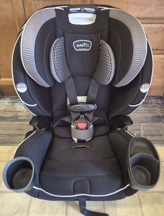 Clean! Evenflo EveryKid 4-in-1 Convertible Car Seat All-in-One Baby Toddler Kid Harness Booster