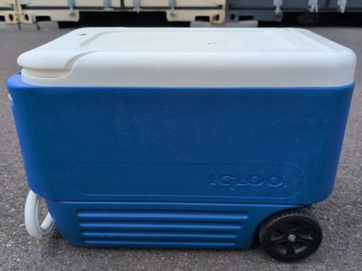 Igloo Blue & White Rolling Cooler - Great for Outdoor Events & Picnics