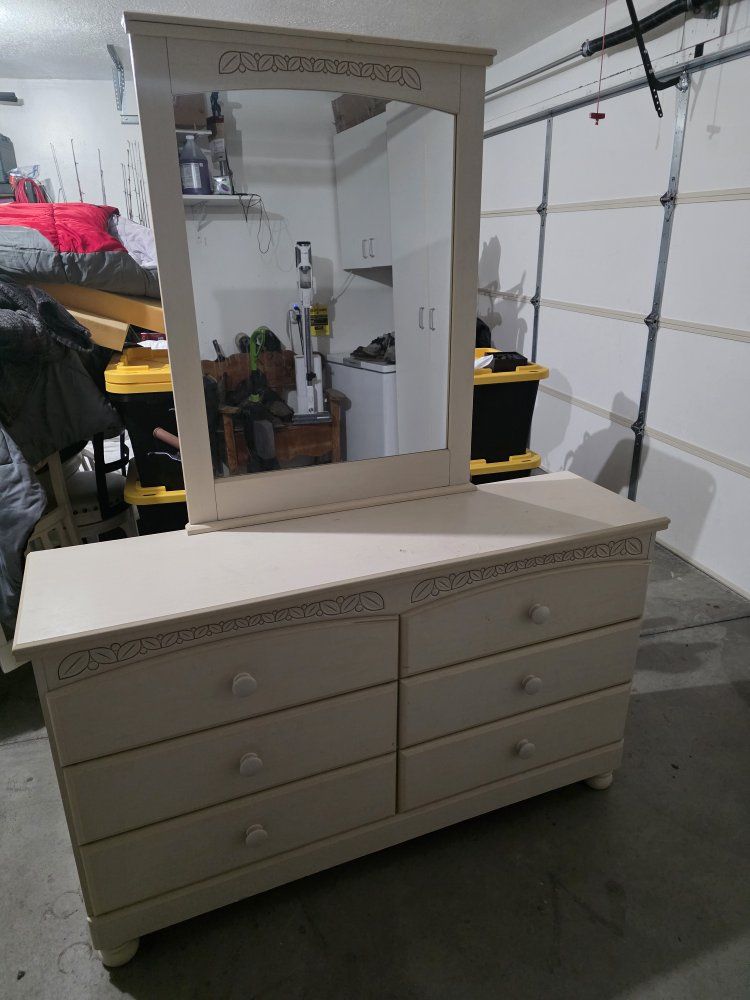 Main image 6