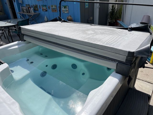 Master Spa, NEW hot tub cover 