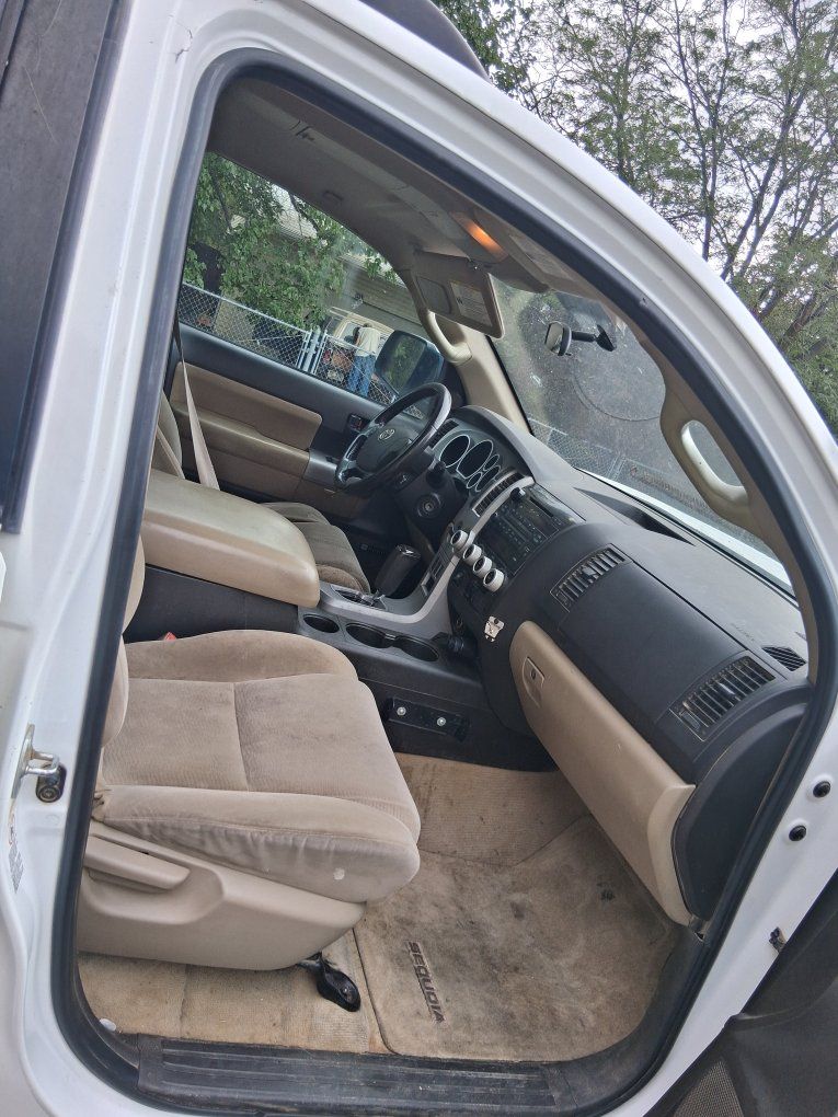 2008 Toyota Sequoia SR5