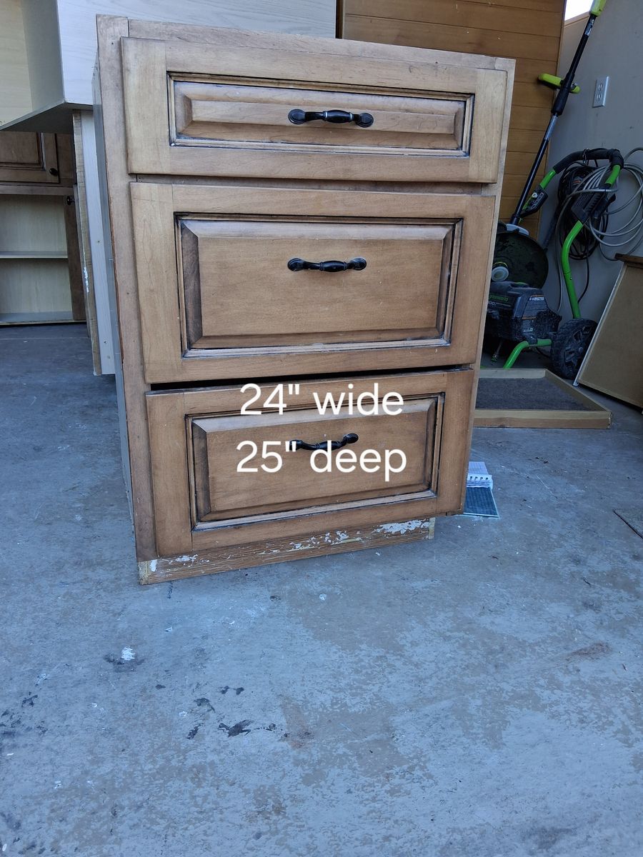 Kitchen Cabinets - glazed Alder