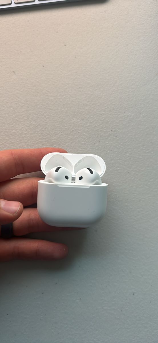 AirPods 4th Gen (non noise Cancelling