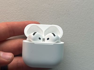 AirPods 4th Gen (non noise Cancelling