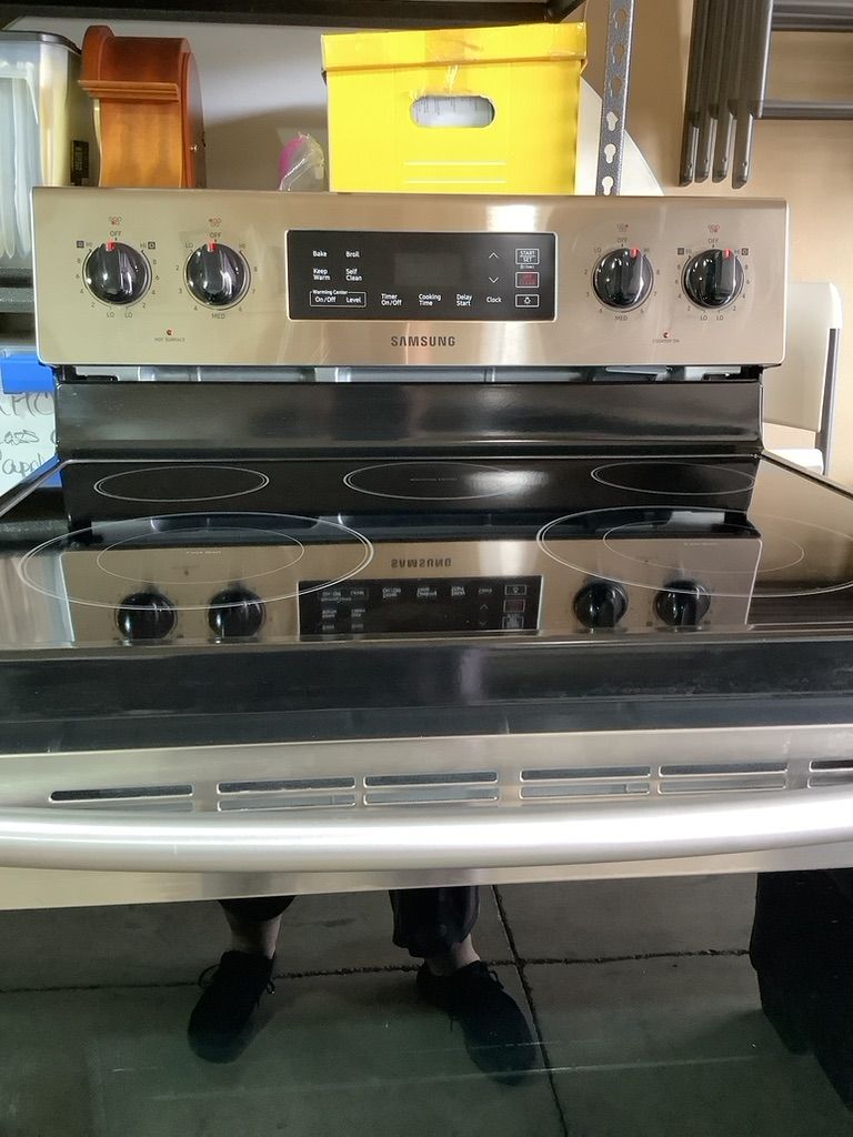 Samsung Stainless Steel Electric Range Stove with Glass Cooktop
