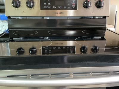 Samsung Stainless Steel Electric Range Stove with Glass Cooktop