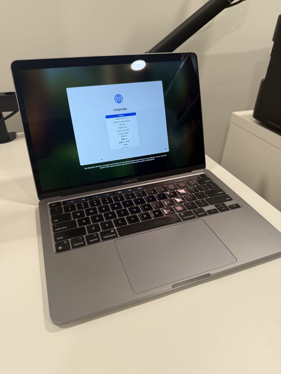 Macbook Pro 13in - Apple M1 Chip 8-core CPU, 8-core GPU - 8GB Memory - 256 GB SSD - Space Gray