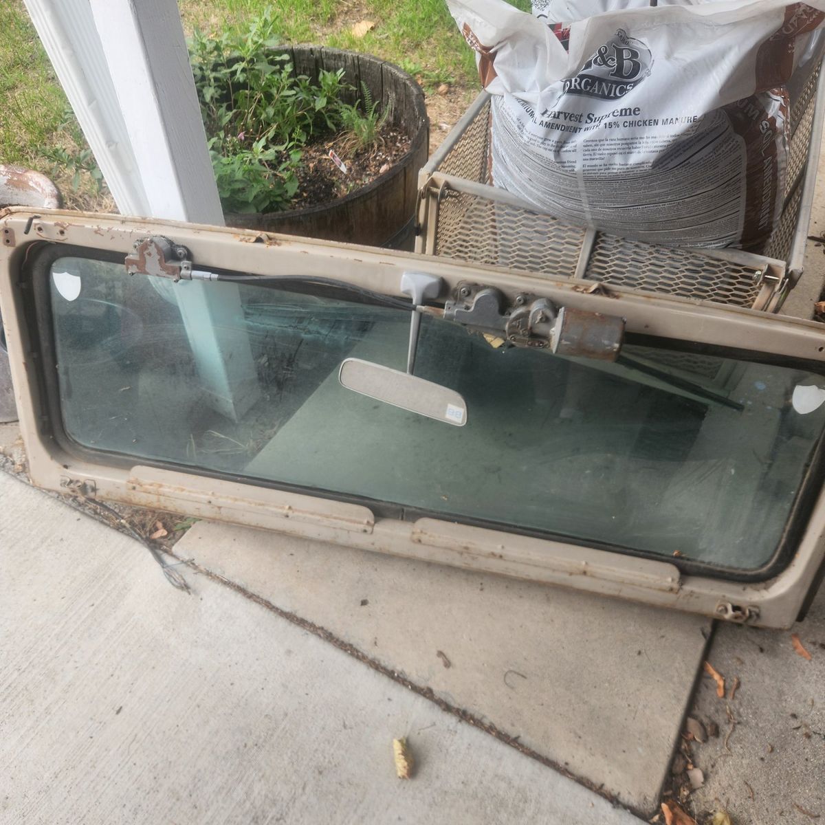 69 fj40 land cruiser complete winsheild no cracks in glass, wipers and rear view mirror.