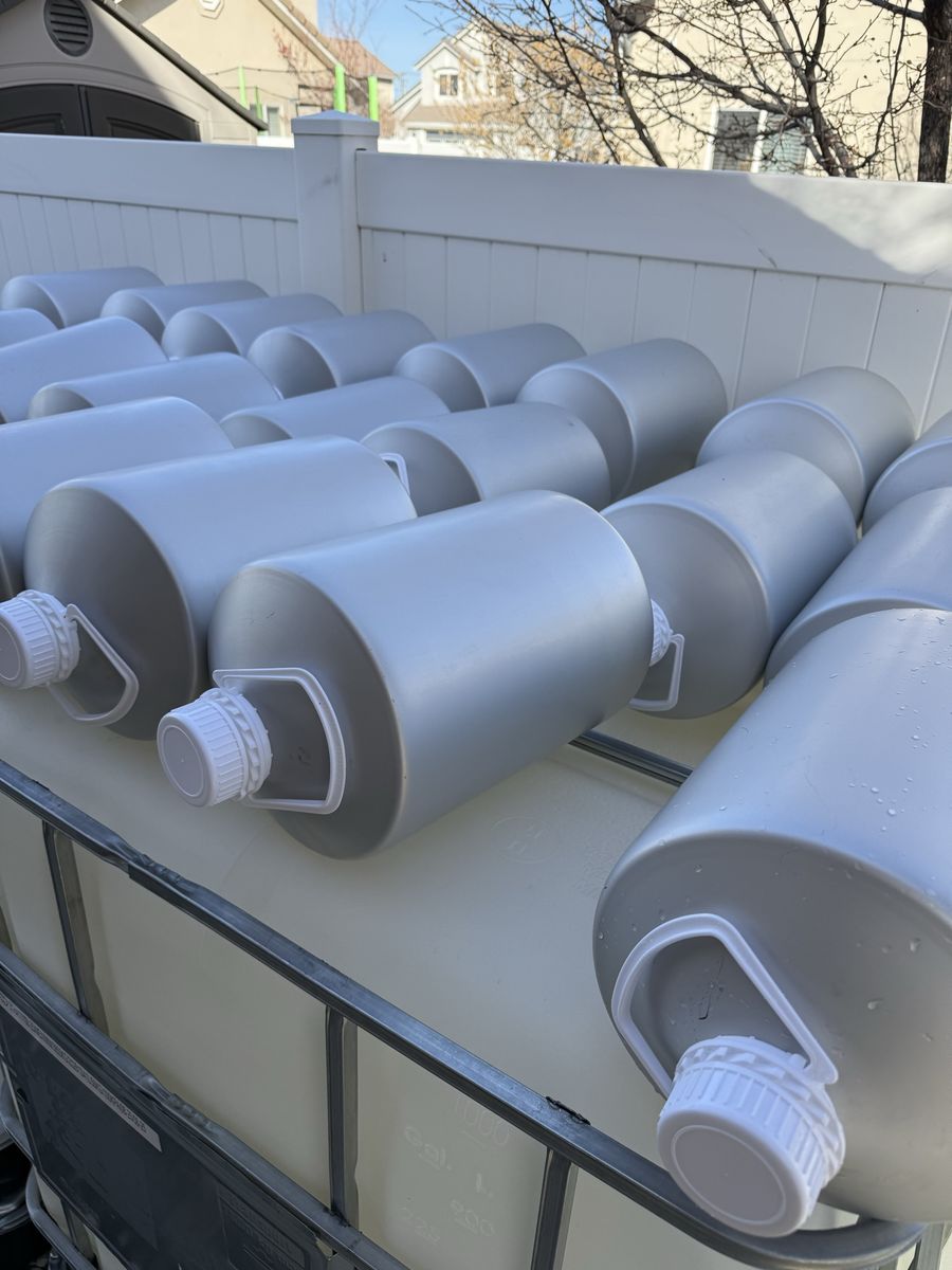 3 gallons aluminum containers