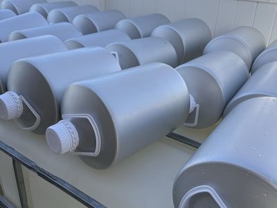 3 gallons aluminum containers