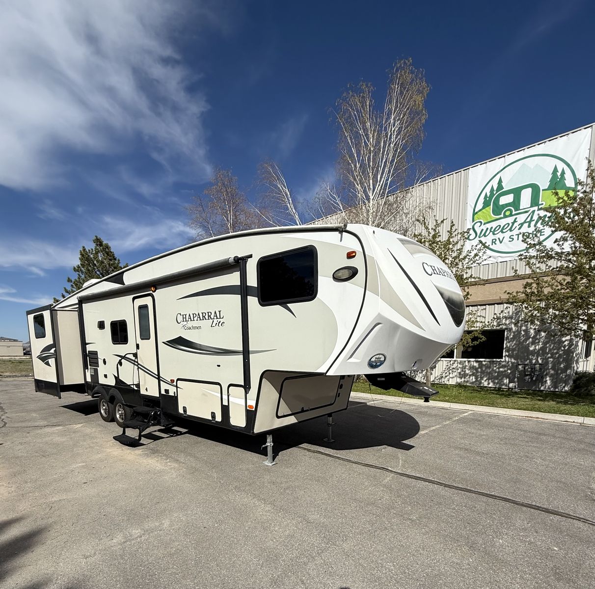 2016 Coachmen Chaparral 30BHS Bunk Bunkhouse Fifth Wheel with Separate Bunk Room