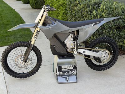Like New (3 hrs) Stark Future Gen 2 Alpha 80 HP Stark Varg MX Electric Dirt Bike