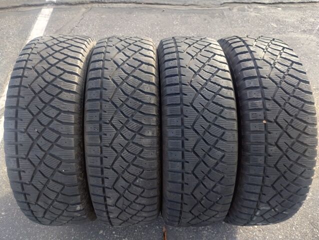 Winter snow tires 225/70R16 From a Honda, Like new