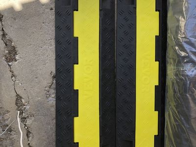 VEVOR 2-Channel Heavy Duty Cable Protector Ramp, 22000 lbs/axle Capacity, TPU, Indoor/Outdoor