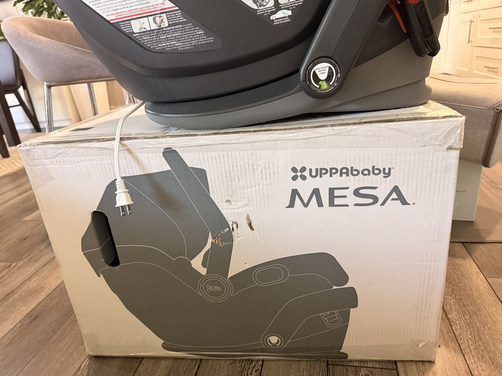 Uppa Baby Mesa, car seat with base