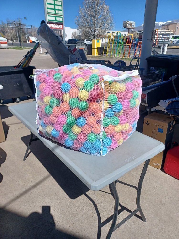 1000 ball pit balls