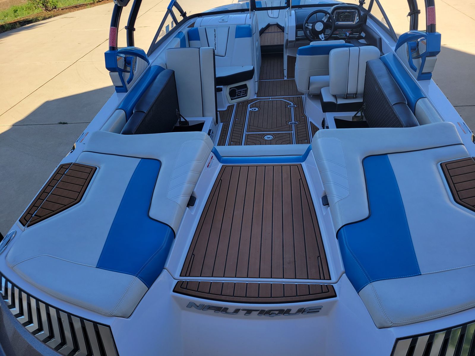 Main image 13