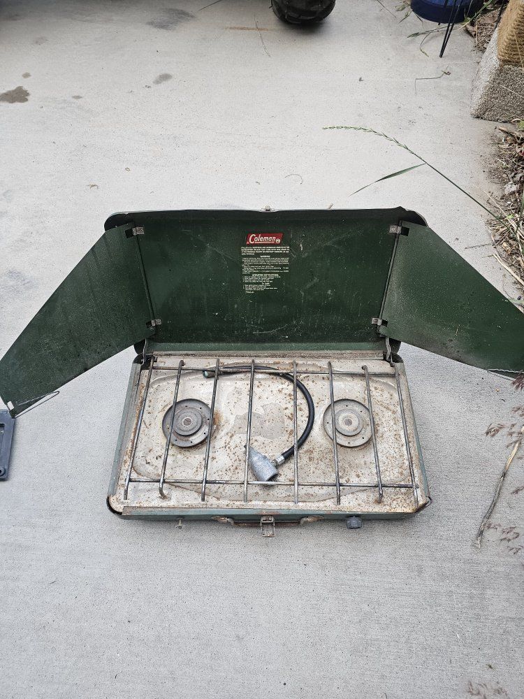 Coleman dual burner propane camp stove