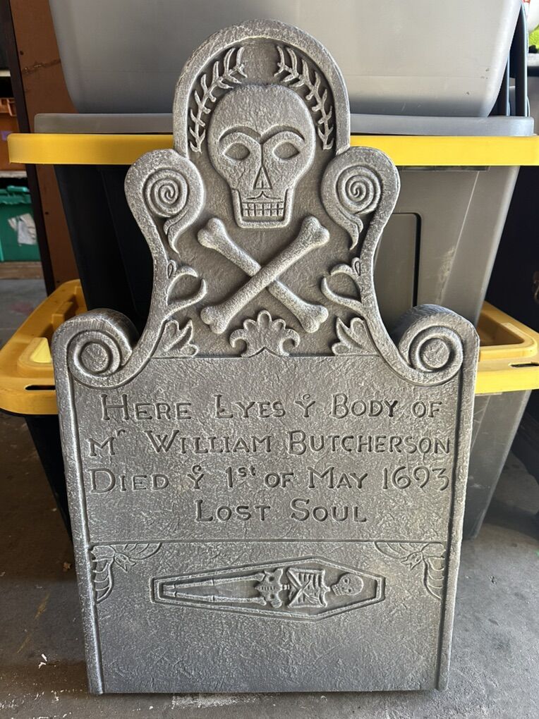 Disney Hocus Pocus Billy Butcherson Tombstone