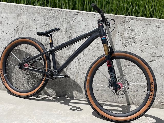 Santa Cruz Jackal 4.2 dirt jumper mountain bike 26 FOX King Carbon