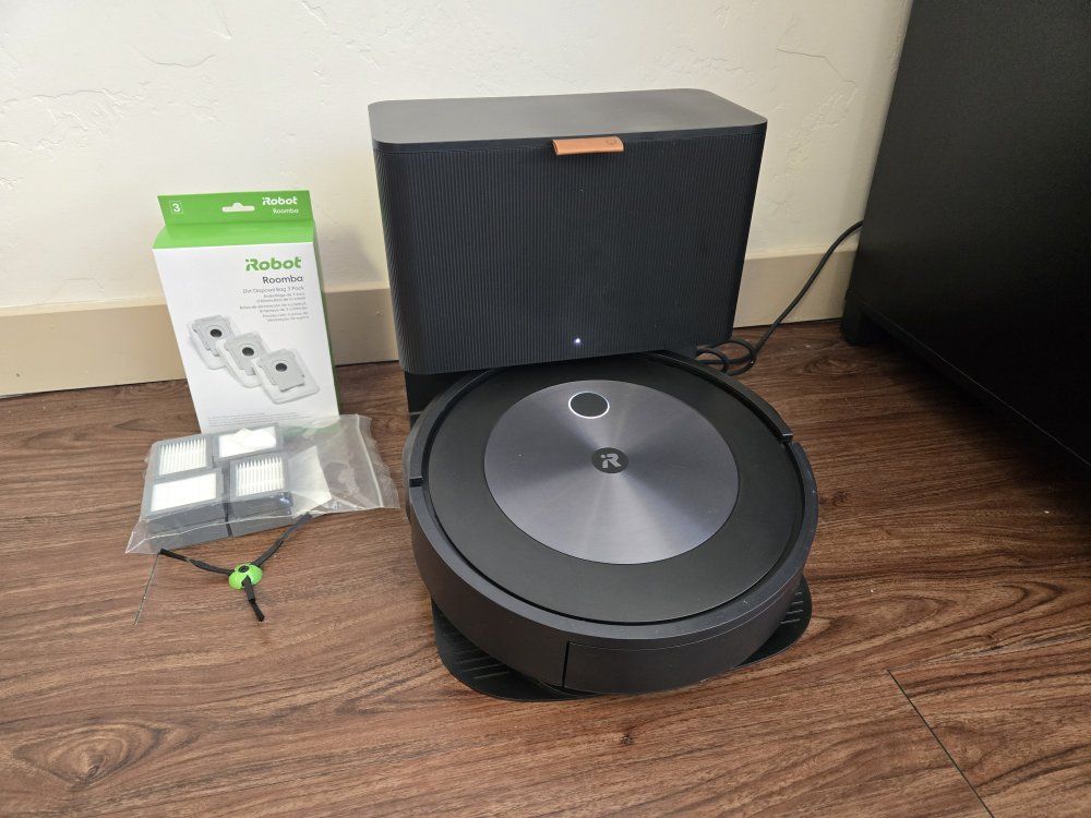 Roomba iRobot j7+ Vacuum Self Emptying WiFi