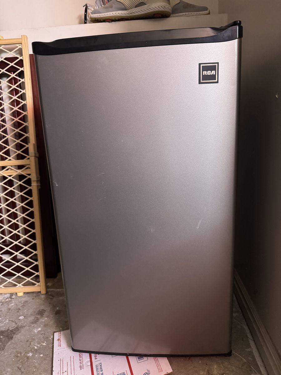 RCA Mini Fridge – Works Great, Clean & Cold