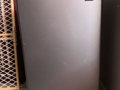 RCA Mini Fridge – Works Great, Clean & Cold