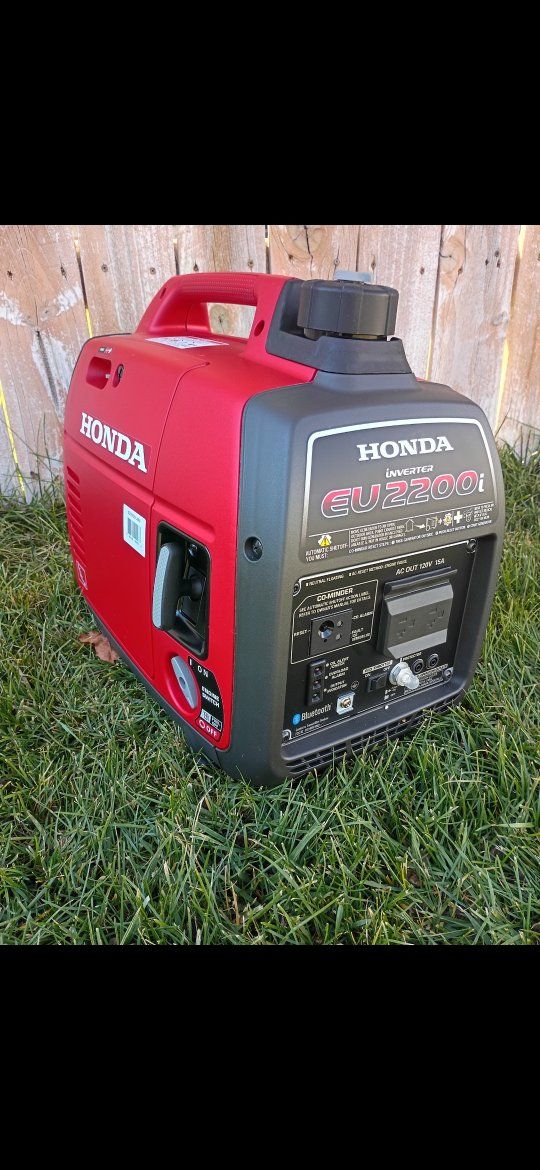 Honda EU2200i Inverter Generator Portable 2200 Watt CO-Minder Bluetooth