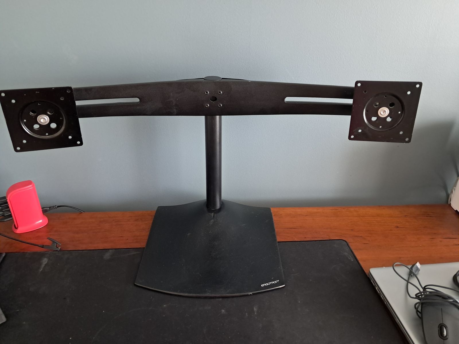 Dual monitor stand
