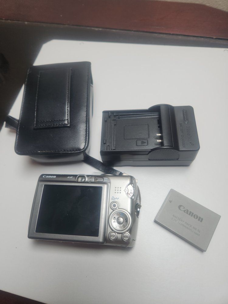 Canon PowerShot SD850 IS Digital ELPH Silver