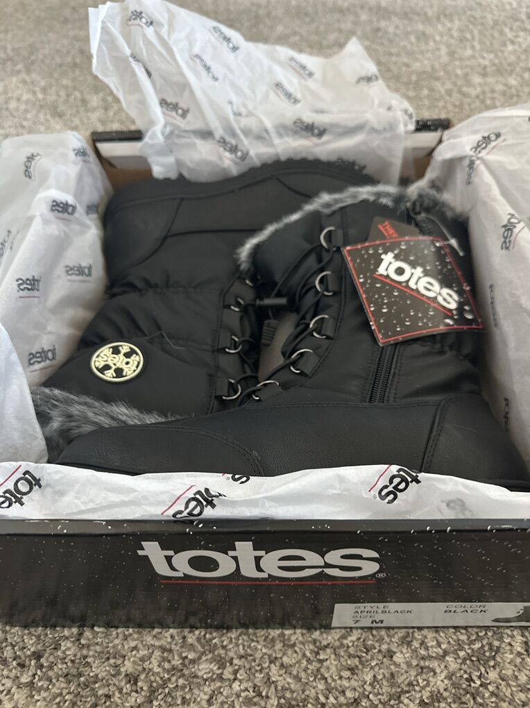Brand New Women’s Totes Boots Size 7